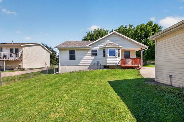 3704 Strathmore LN SE, Rochester, MN 55904