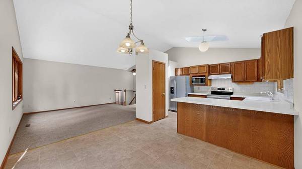 2818 26th ST NW, Rochester, MN 55901