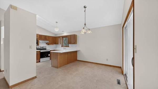 2818 26th ST NW, Rochester, MN 55901