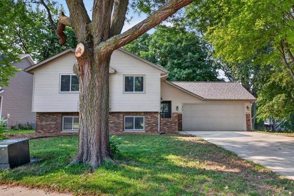 2818 26th ST NW, Rochester, MN 55901