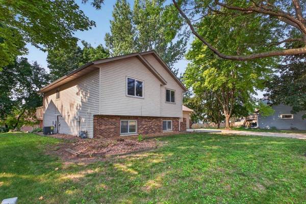 2818 26th ST NW, Rochester, MN 55901