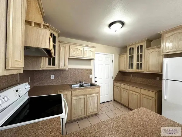 1041 Paso Dr, Los Fresnos, TX 78566