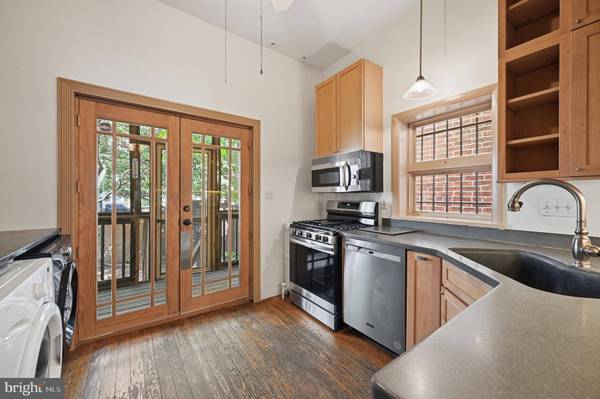 406 10TH ST SE, Washington, DC 20003