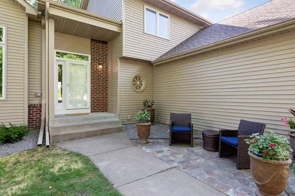 1000 Wildflower CT, Eagan, MN 55123