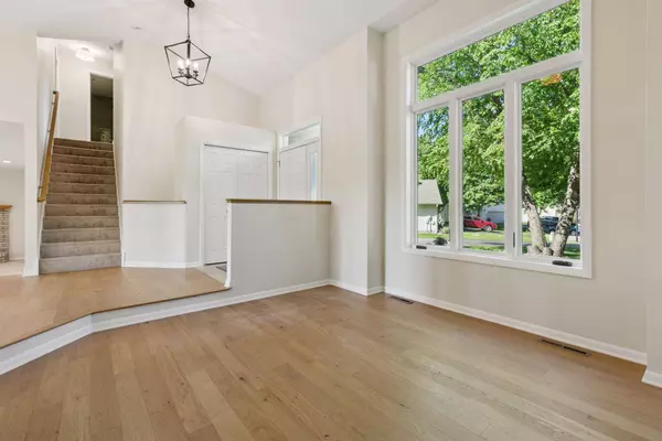 1000 Wildflower CT, Eagan, MN 55123