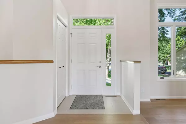 1000 Wildflower CT, Eagan, MN 55123