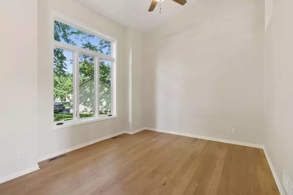 1000 Wildflower CT, Eagan, MN 55123