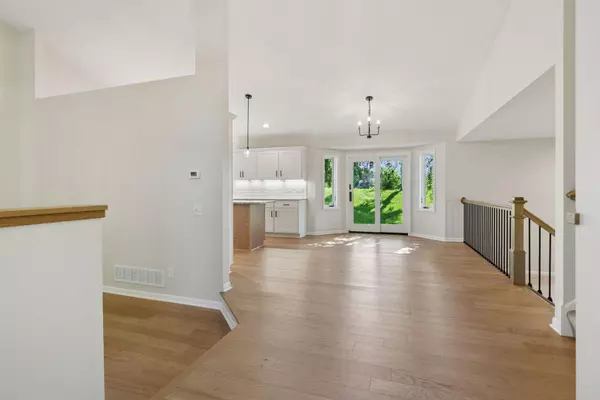 1000 Wildflower CT, Eagan, MN 55123