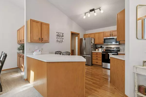 832 Wescott SQ, Eagan, MN 55123