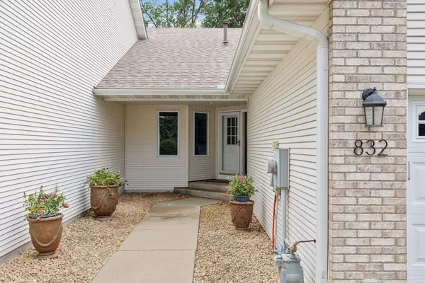 832 Wescott SQ, Eagan, MN 55123