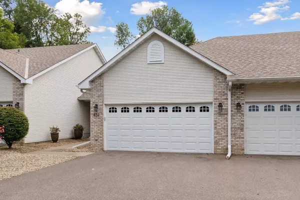 832 Wescott SQ, Eagan, MN 55123