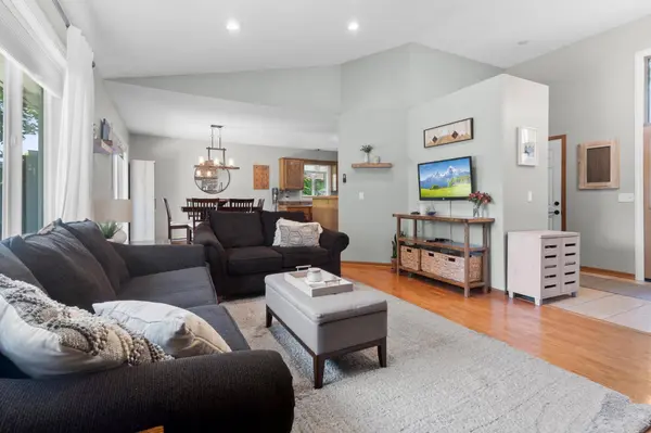 349 69th ST N, Mahtomedi, MN 55115