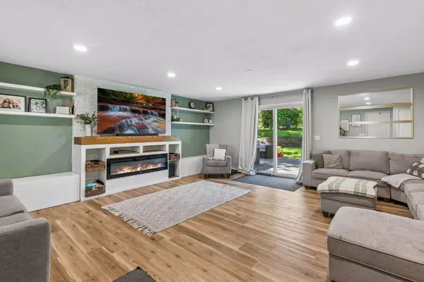 1105 Lakeview DR, Burnsville, MN 55337