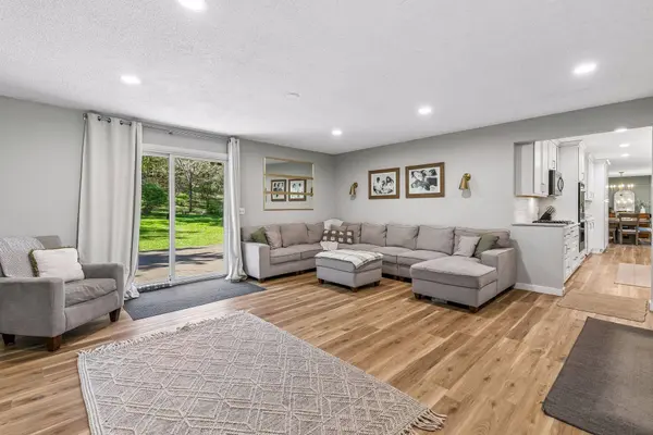 1105 Lakeview DR, Burnsville, MN 55337