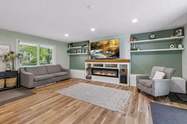 1105 Lakeview DR, Burnsville, MN 55337