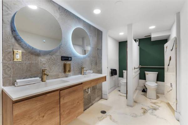 10648 FOUNTAINBLEAU BLVD, Miami, FL 33172