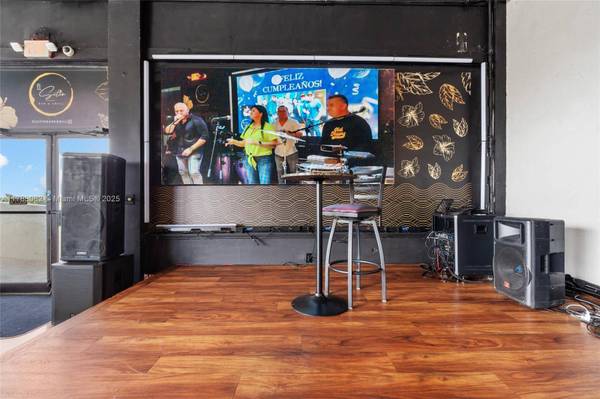 10648 FOUNTAINBLEAU BLVD, Miami, FL 33172