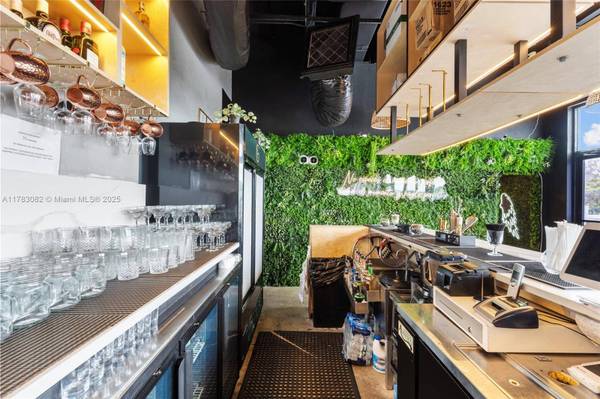 10648 FOUNTAINBLEAU BLVD, Miami, FL 33172