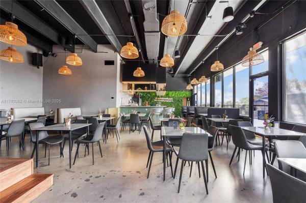 10648 FOUNTAINBLEAU BLVD, Miami, FL 33172