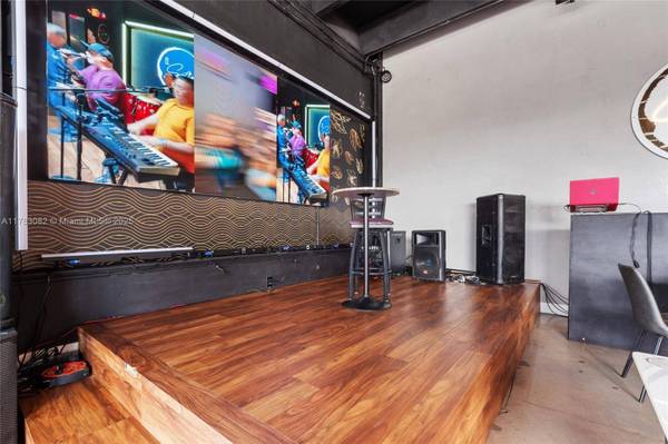 10648 FOUNTAINBLEAU BLVD, Miami, FL 33172