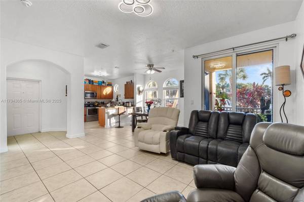 10012 NW Seventh St #107, Miami, FL 33172