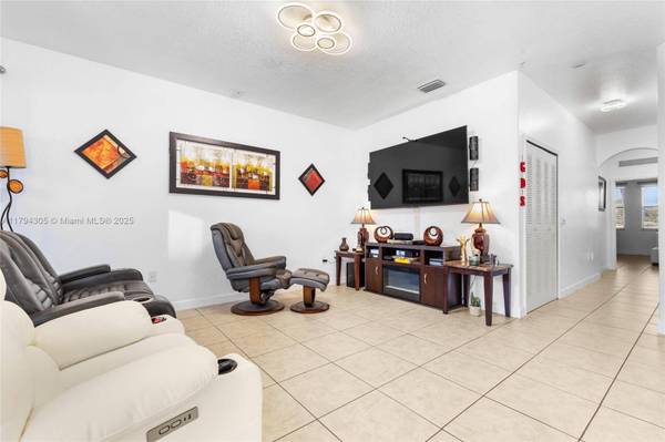 10012 NW Seventh St #107, Miami, FL 33172