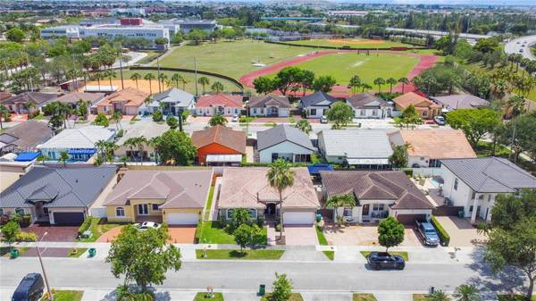 9072 NW 145th St, Miami Lakes, FL 33018