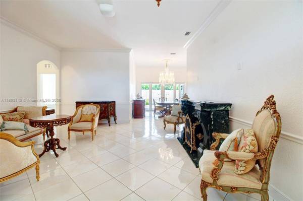 9072 NW 145th St, Miami Lakes, FL 33018