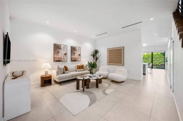 3070 Elizabeth St, Coconut Grove, FL 33133