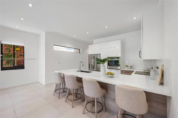 3070 Elizabeth St, Coconut Grove, FL 33133