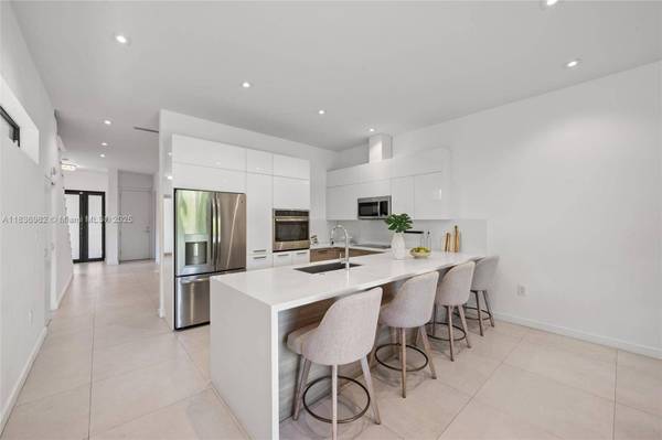 3070 Elizabeth St, Coconut Grove, FL 33133