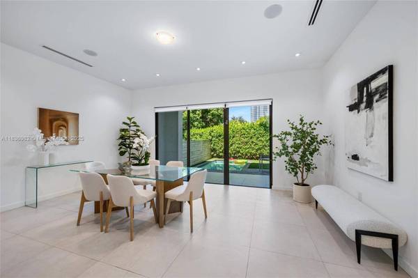 3070 Elizabeth St, Coconut Grove, FL 33133