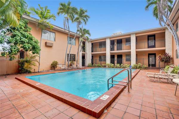 218 Santillane Ave #3, Coral Gables, FL 33134