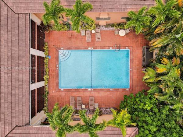 218 Santillane Ave #3, Coral Gables, FL 33134