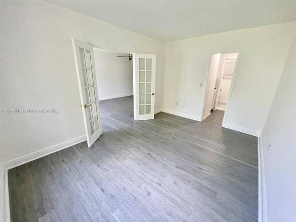 218 Santillane Ave #3, Coral Gables, FL 33134