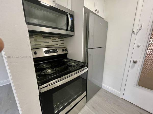 218 Santillane Ave #3, Coral Gables, FL 33134