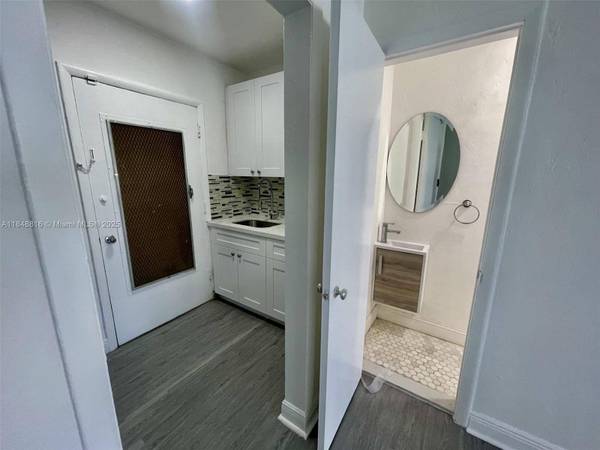 218 Santillane Ave #3, Coral Gables, FL 33134