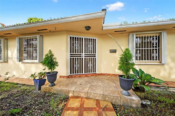 2500 SW 11th St, Miami, FL 33135