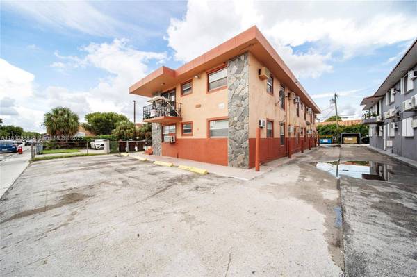 40 W 4th St #2, Hialeah, FL 33010