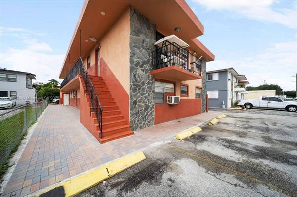 40 W 4th St #2, Hialeah, FL 33010