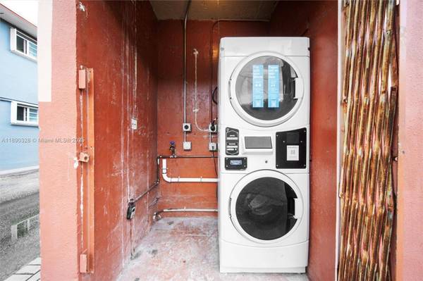 40 W 4th St #1, Hialeah, FL 33010