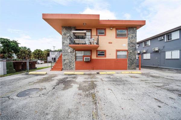 40 W 4th St #1, Hialeah, FL 33010