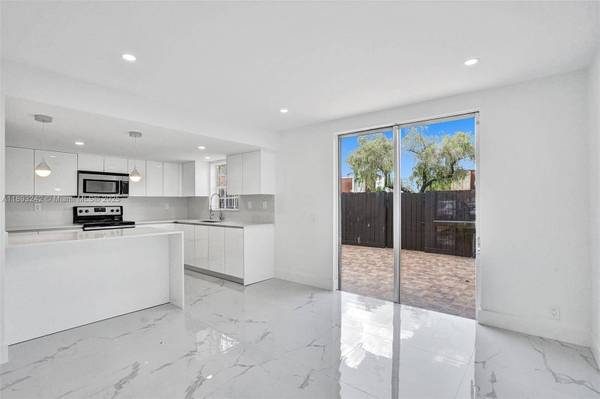 606 NW 107th Ave #2C, Miami, FL 33172