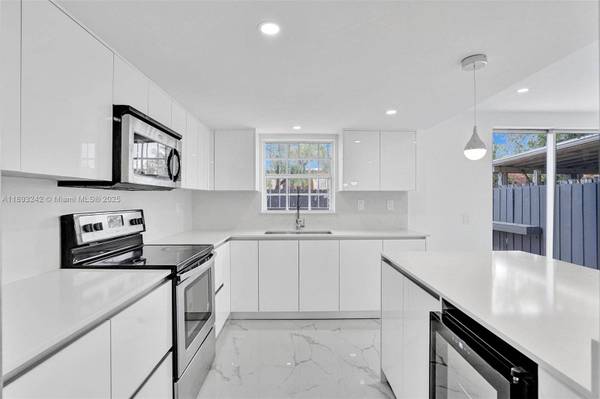 606 NW 107th Ave #2C, Miami, FL 33172