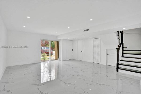 606 NW 107th Ave #2C, Miami, FL 33172