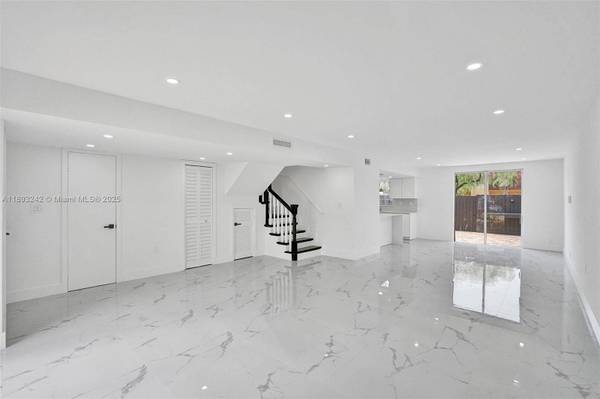 606 NW 107th Ave #2C, Miami, FL 33172