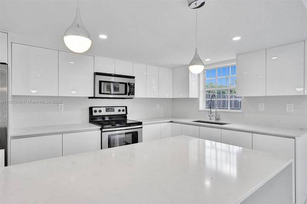 606 NW 107th Ave #2C, Miami, FL 33172