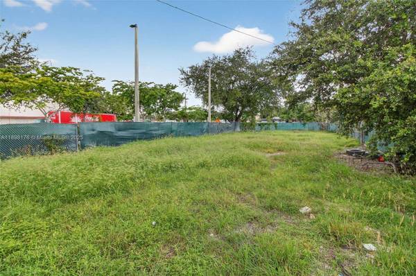 5434 NE Miami Ct, Miami, FL 33137