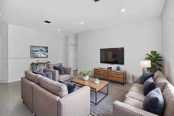 11244 NW 58th Ter, Doral, FL 33178