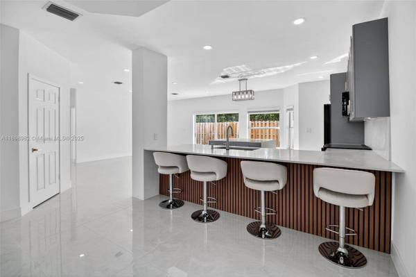 11244 NW 58th Ter, Doral, FL 33178